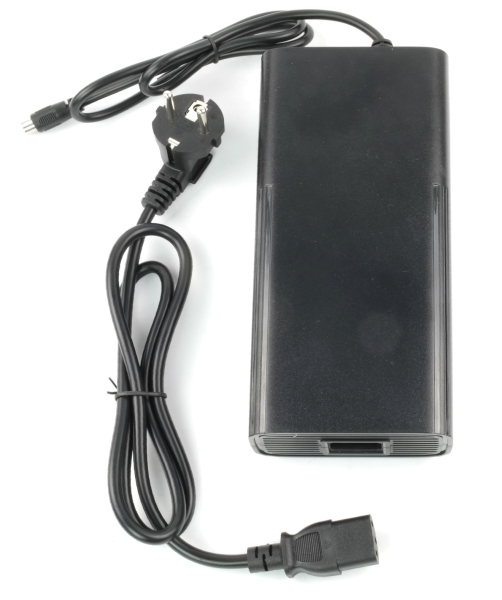 Elektronisches Netzteil mit aktivem PFC (24VDC - 10A - 240W) - Industrieware